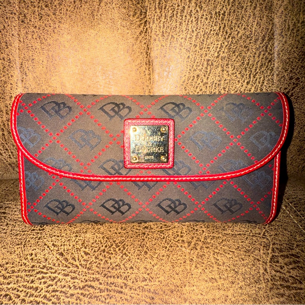 Maxi Quilt Continental Clutch - Picture 1 of 2